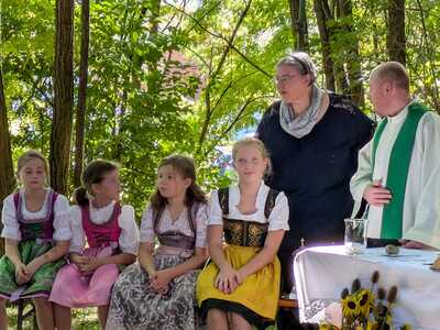 Kranzniederlegung und Gottesdienst