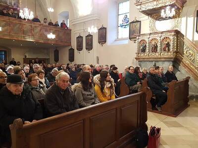 Konzert, Pfarrkaffee, Adventkranz flechten