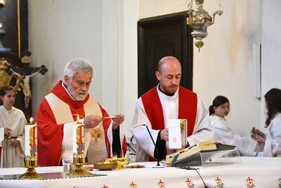 Gottesdienst und Pfarrfest in Asparn/Zaya