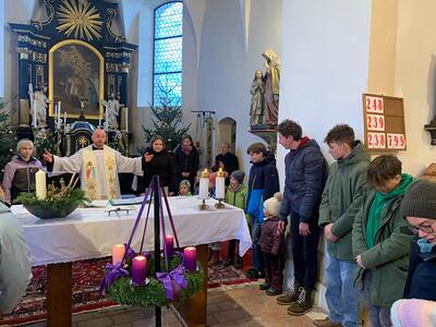 Krippenandacht in der Kirche in Ameis