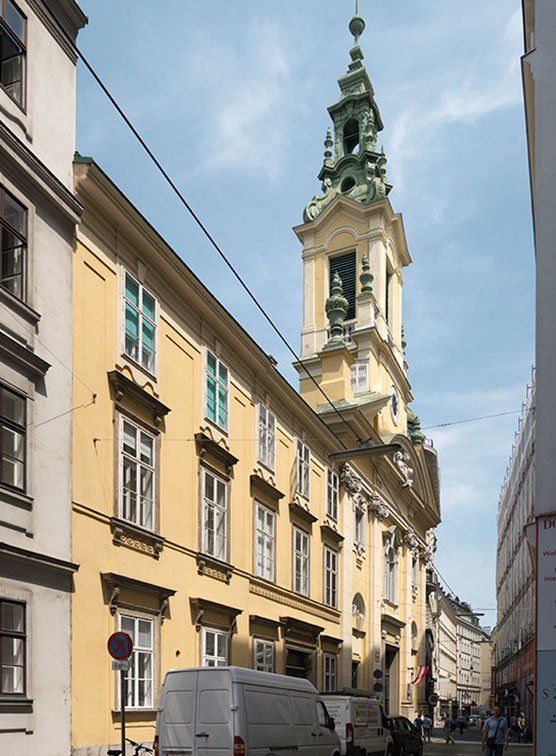 Pfarrhaus und Hauptfront der Reformierten Stadtkirche an der Dorotheergasse