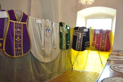 'Liturgische Gewänder ganz nah' - Programmpunkt bei der Langen Nacht der Kirchen 2015