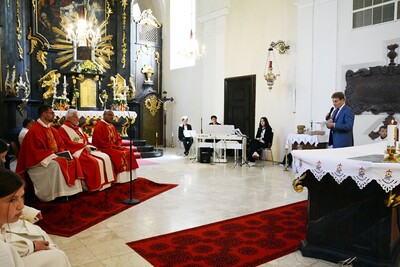 Gottesdienst und Pfarrfest in Asparn/Zaya