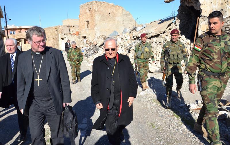 Bischof Scheuer bei einem Besuch der Christen im Irak