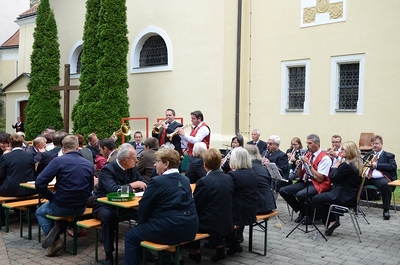 Amtseinführung Pater Nicholas Thenammakkal in der Pfarrkirche Asparn/Zaya