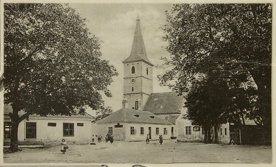 Alte Ansicht um 1900, Hauptstrasse mit Pfarrkirche Weigelsdorf