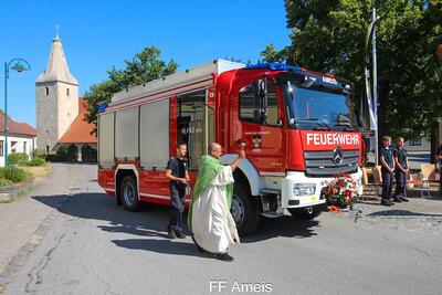 Segnung des neuen Feuerwehrautos