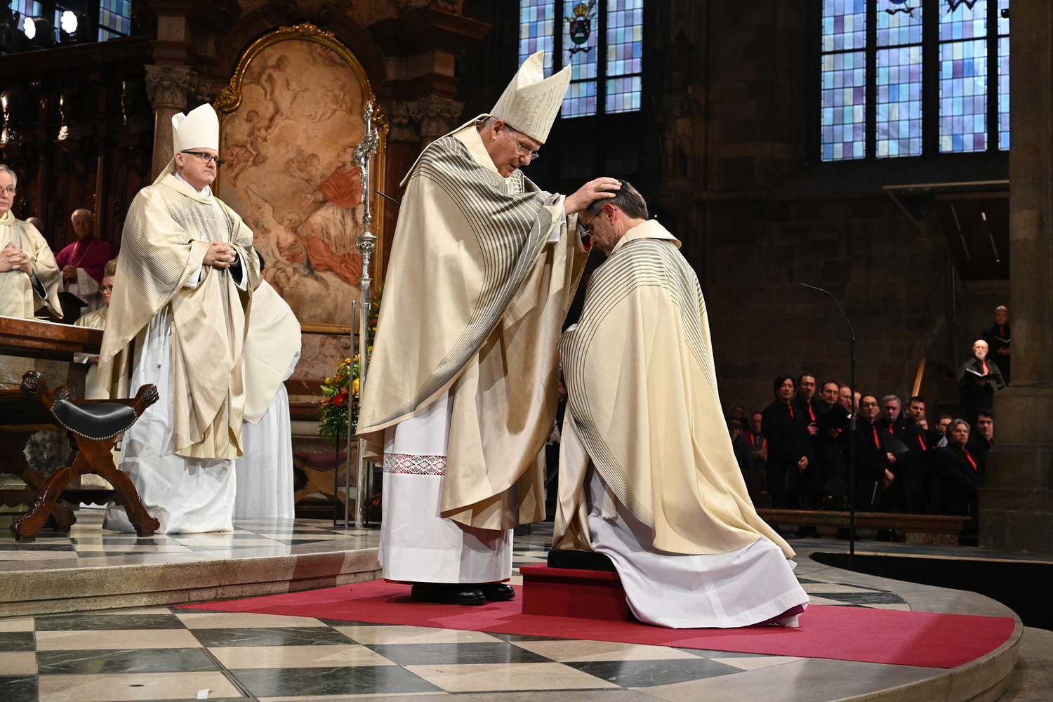 Kardinal Schönborn weiht Josef Gründwidl