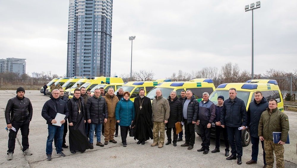 Kiew: Großerzbischof übergibt 'Österreich-Krankenwagen' an Spitäler