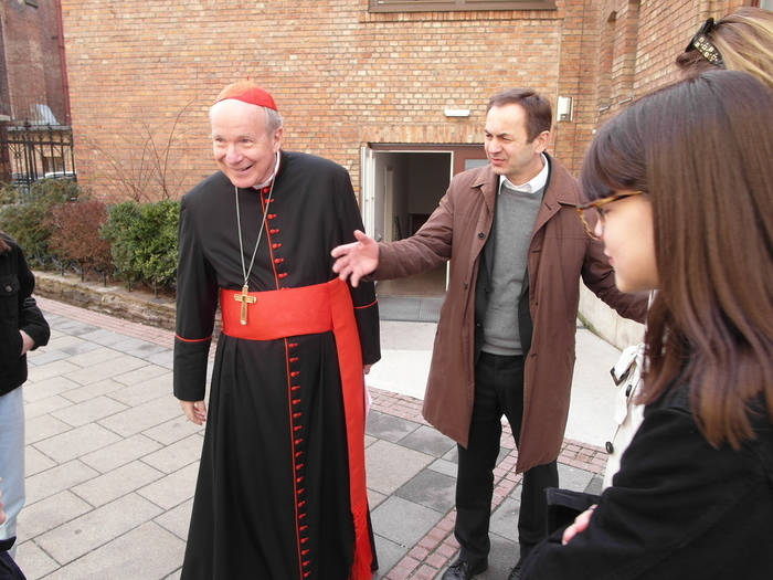 Kardinal Schönborn besucht die albanische Gemeinde