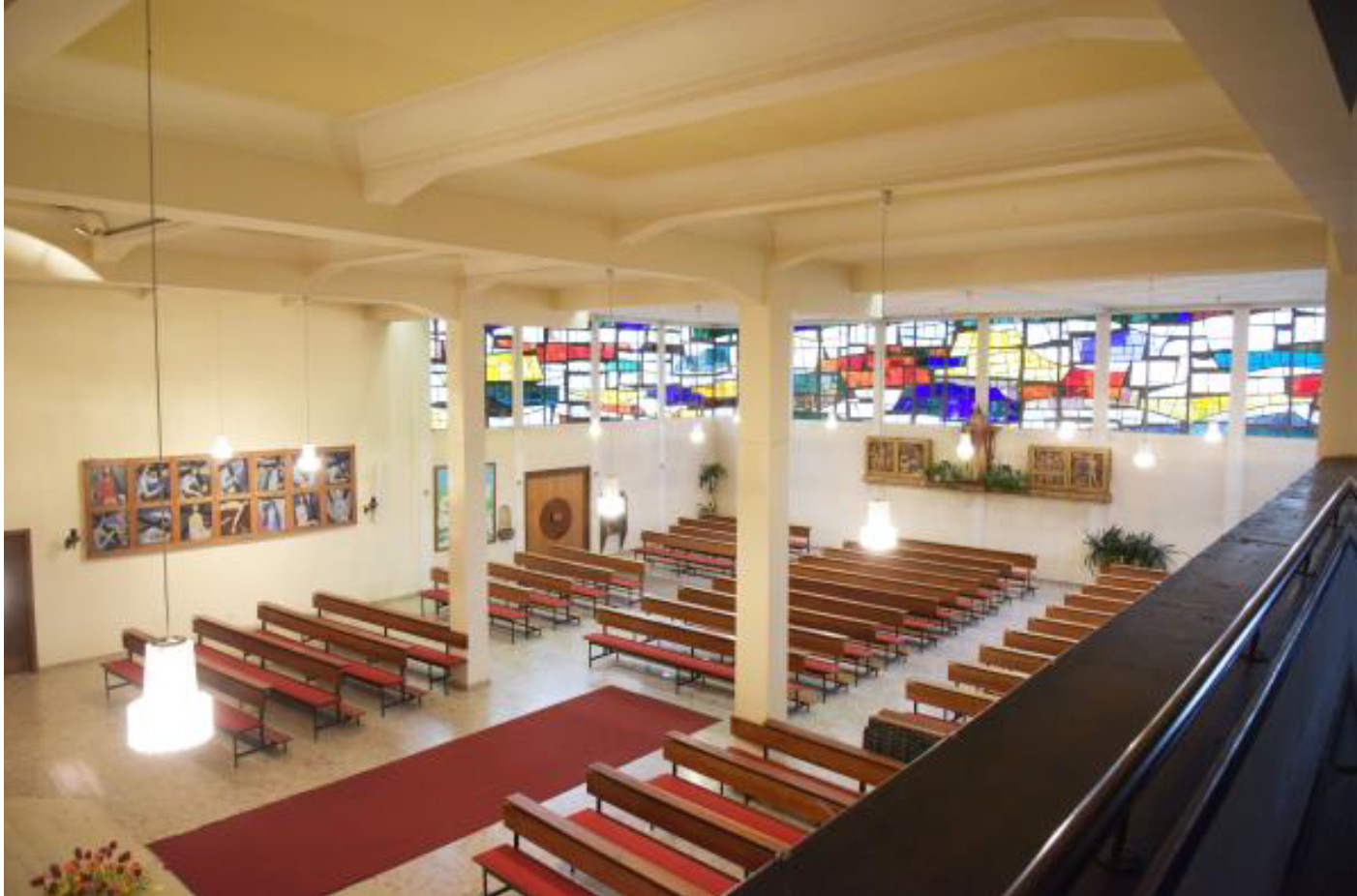 Blick vom Chor (Orgelempore) in den Kirchenraum