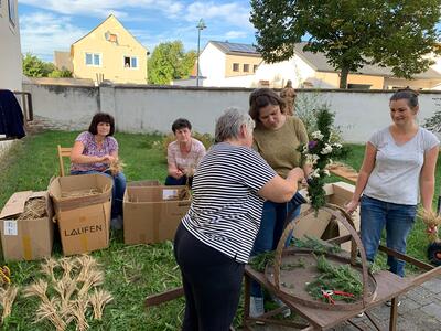 Vorbereitung der Erntekrone und Sträußchen in Ameis