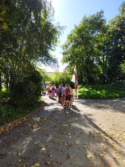 Kranzniederlegung und Gottesdienst