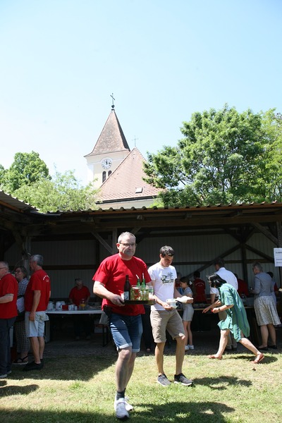 Gottesdienst und Pfarrfest in Asparn/Zaya
