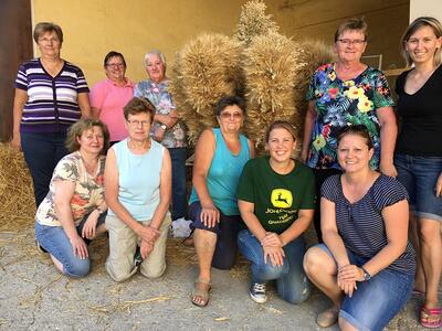 Flechten der Erntekrone