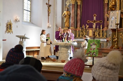Die heurigen Erstkommunionkinder stellen sich vor.