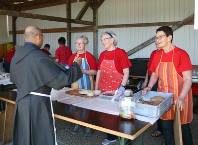 Gottesdienst und Pfarrfest in Asparn/Zaya
