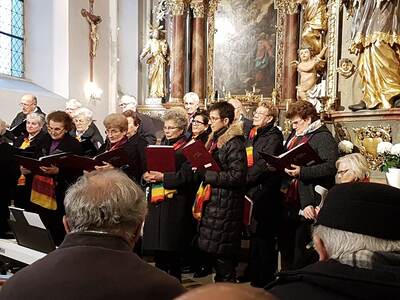 Konzert, Pfarrkaffee, Adventkranz flechten