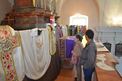 'Liturgische Gewänder ganz nah' - Programmpunkt bei der Langen Nacht der Kirchen 2015