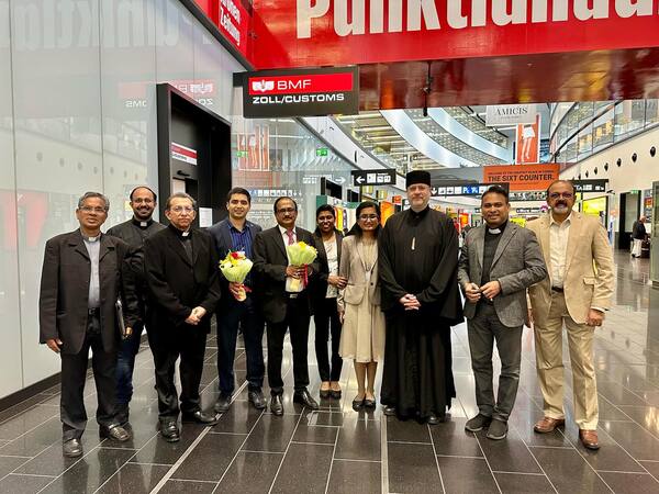 Ankunft von Großerzbischof Thattil in Wien / Johannes Pazhedath Ankunft von Großerzbischof Thattil in Wien