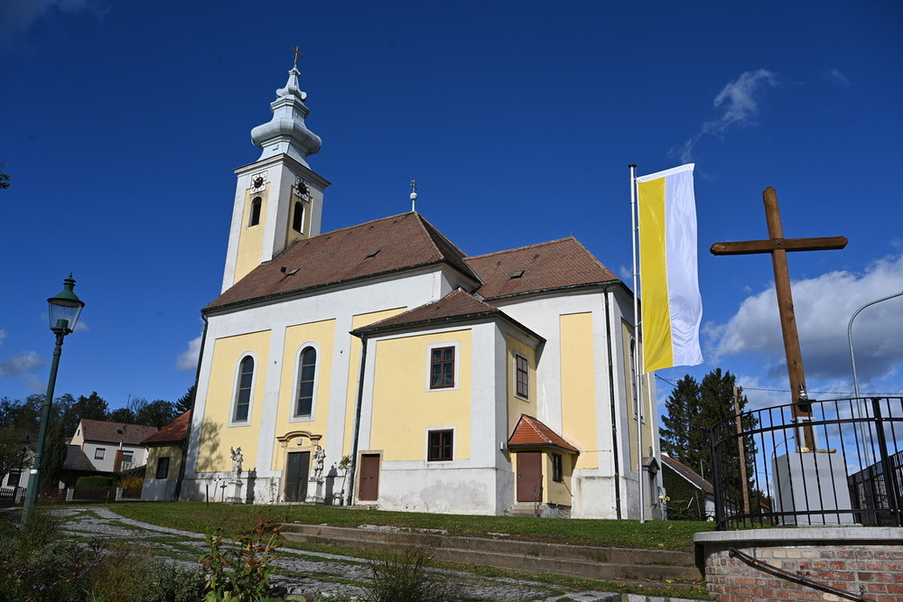 Bischöfliche Visitation / www.markus-goestl.at, Markus Göstl Weihbischof Stephan Turnovszky zu Gast bei der Visitation in Dürnkrut - Betriebsbesichtigungen und Gottesdienst in der Pfarrkirche.