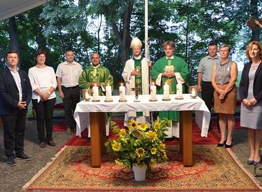 Bischof Stephan Turnvovzsky, Pfarrmoderator Thenammakkal und die Stv. Vorsitzenden der Pfarren.