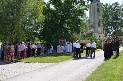 Festgottesdienst und Fronleichnamsprozession