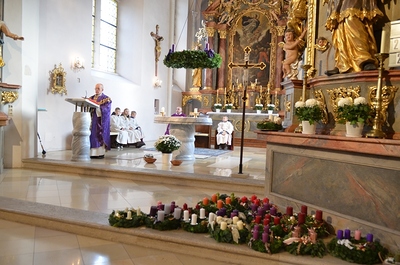 Segnung der Adventkränze