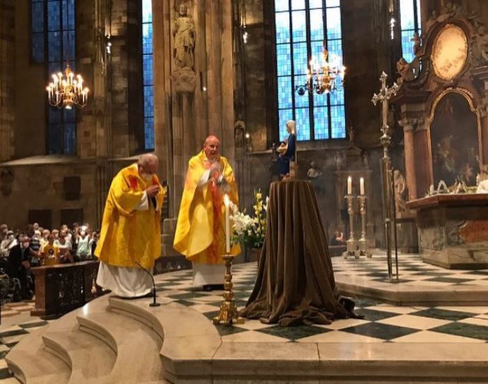 Friedensgebet: Gebet und tatkräftige Hilfe gehören zusammen