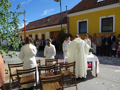 Feier des Fronleichnamsfestes in Ameis