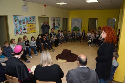Bischof Turnovszky besucht die Volksschule Gnadendorf