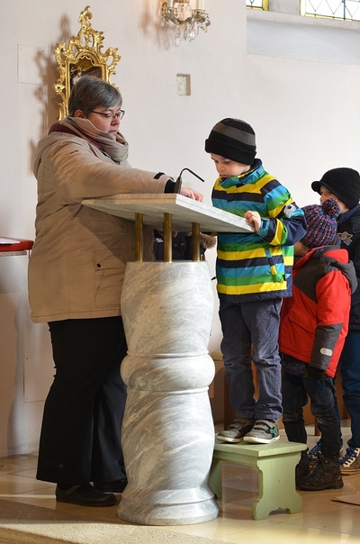 Die heurigen Erstkommunionkinder stellen sich vor.