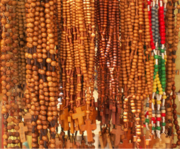 Rösenkränze für einen guten Bischof