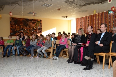 Weihbischof Turnovszky besuchte das Schulzentrum Asparn/Zaya