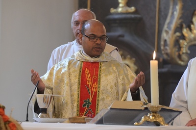 Amtseinführung Pater Nicholas Thenammakkal in der Pfarrkirche Asparn/Zaya