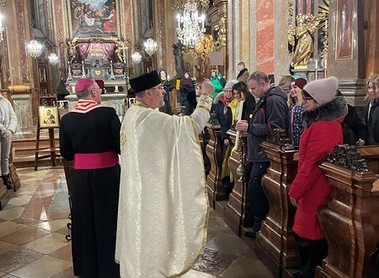 Segnung bei der Wasserweihe