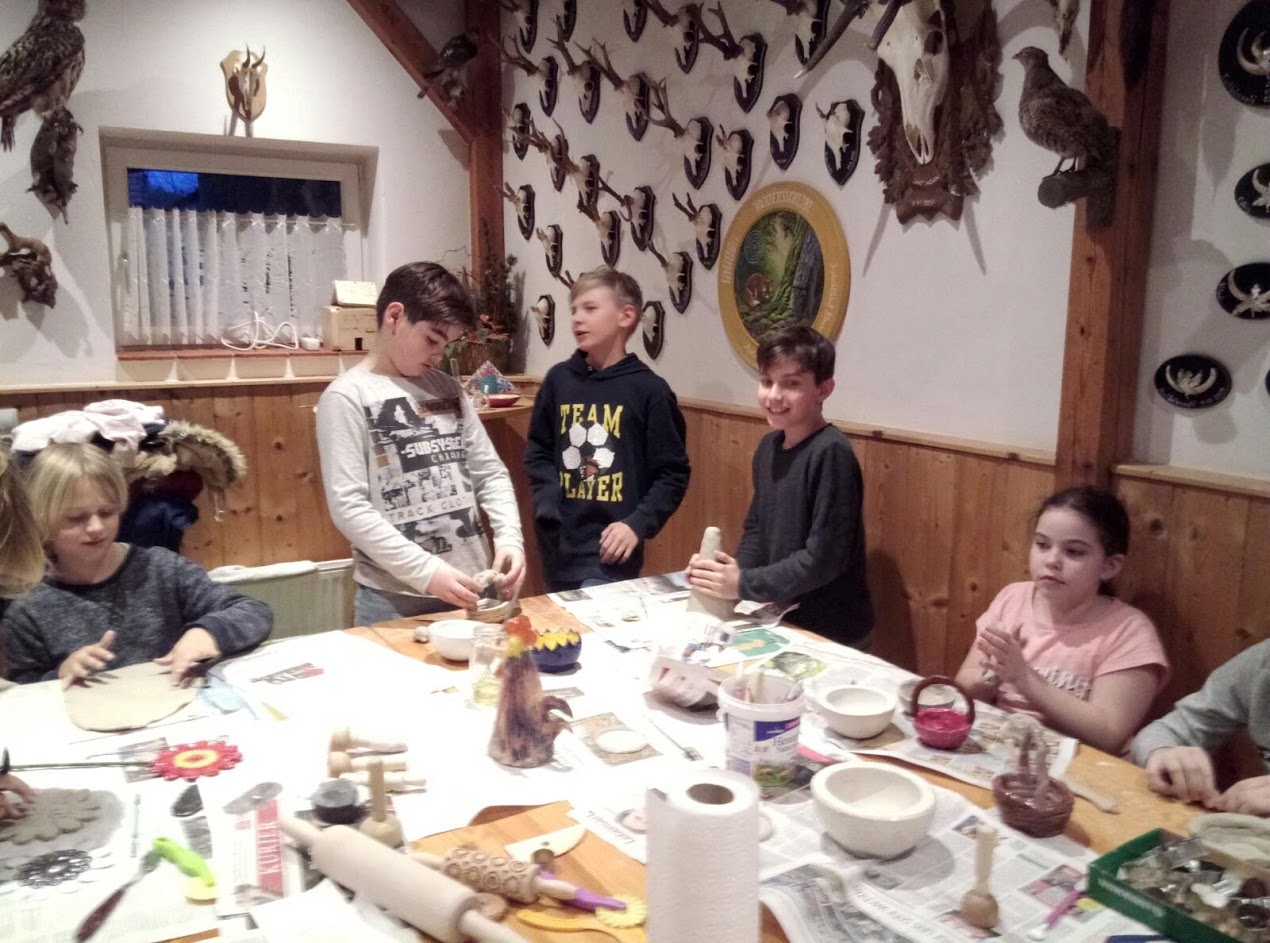 Jungschar / Martina Dorn Töpfern