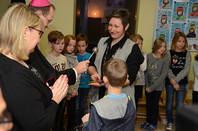 Bischof Turnovszky besucht die Volksschule Gnadendorf