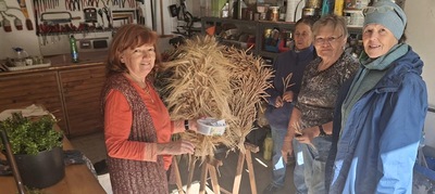 Binden der Erntekrone