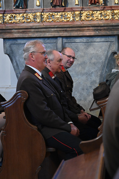 Florianimesse mit Segnung der neuen Einsatzhelme