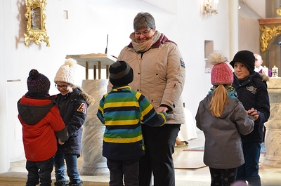 Die heurigen Erstkommunionkinder stellen sich vor.