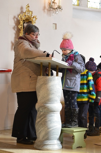 Die heurigen Erstkommunionkinder stellen sich vor.