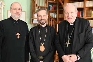 Ostkirchen-Generalvikar Yuriy Kolasa, Weihbischof Milan Lach, Christoph Kardinal Schönborn / Kathpress/Paul Wuthe Ostkirchen-Generalvikar Yuriy Kolasa, Weihbischof Milan Lach, Christoph Kardinal Schönborn