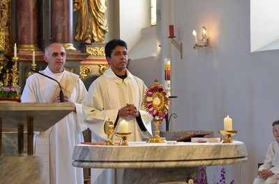 Festgottesdienst und Fronleichnamsprozession