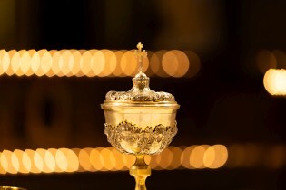 Die Nacht der 1000 Lichter / Erzdiözese Wien/ Schönlaub Stephan, Stephan Schönlaub Am Abend des 31. Oktober erstrahlen in vielen Pfarren tausende Lichter: Sie möchten uns einstimmen auf das Allerheiligen-Fest. Kirchen, Kapellen, besondere Orte, Wege, Labyrinthe - viele verschiedene Projekte laden dazu ein, in eine besondere Atmosph