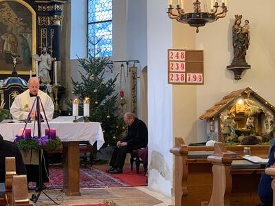 Krippenandacht in der Kirche in Ameis