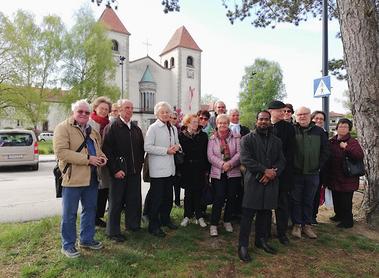 Vor der Herz-Jesu-Pfarre in Gmünd