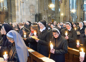Ordensfrauen in der Kirche/kathbild.at,rupprecht