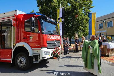 Segnung des neuen Feuerwehrautos