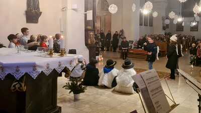 Krippenandacht und Krippenspiel in Asparn